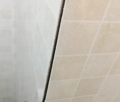 咸安瓷砖空鼓维修公司分享阳台瓷砖脱落的修复过程可以分为以下几个步骤