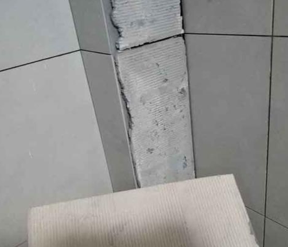 咸安瓷砖空鼓维修公司分享下厨房瓷砖脱落的补救措施。